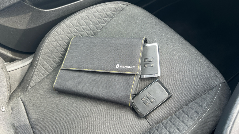 Renault Clio 1.0 TCe 100 Iconic 5dr Petrol Hatchback